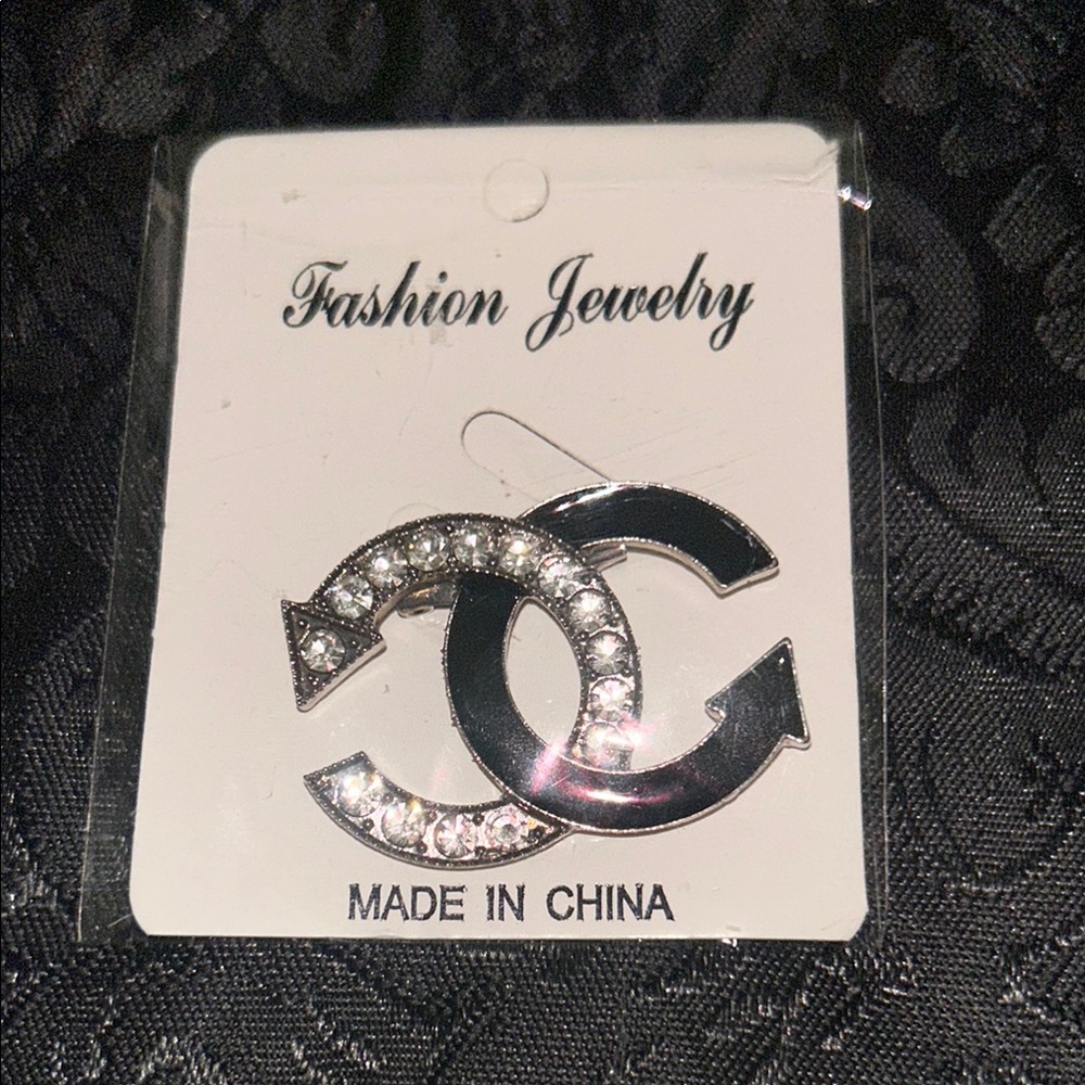 Elegant Black and Silver Fashion Brooch